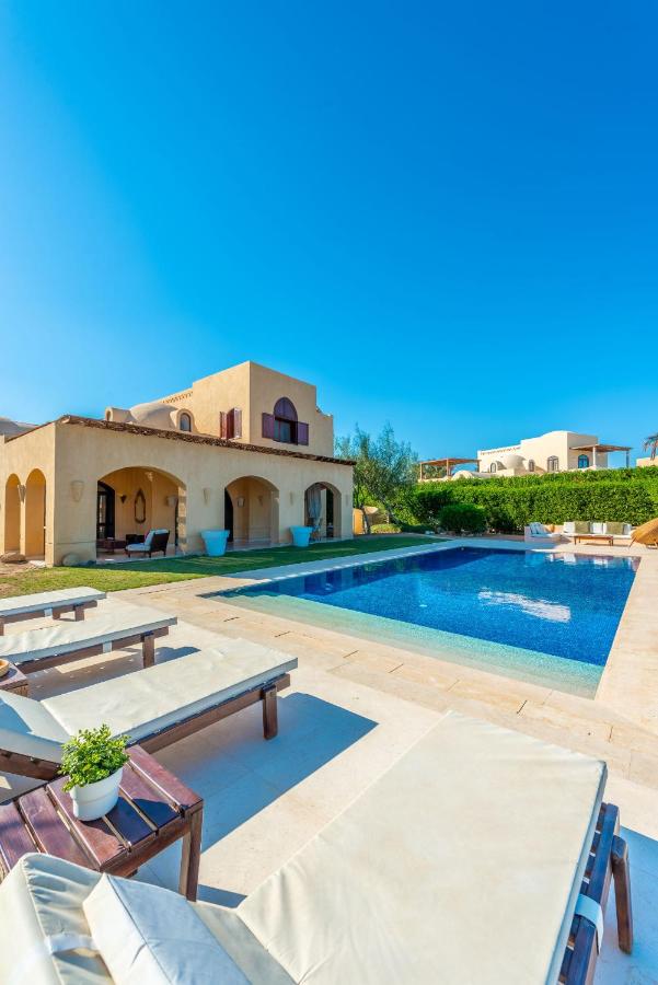Villa - Beach Front