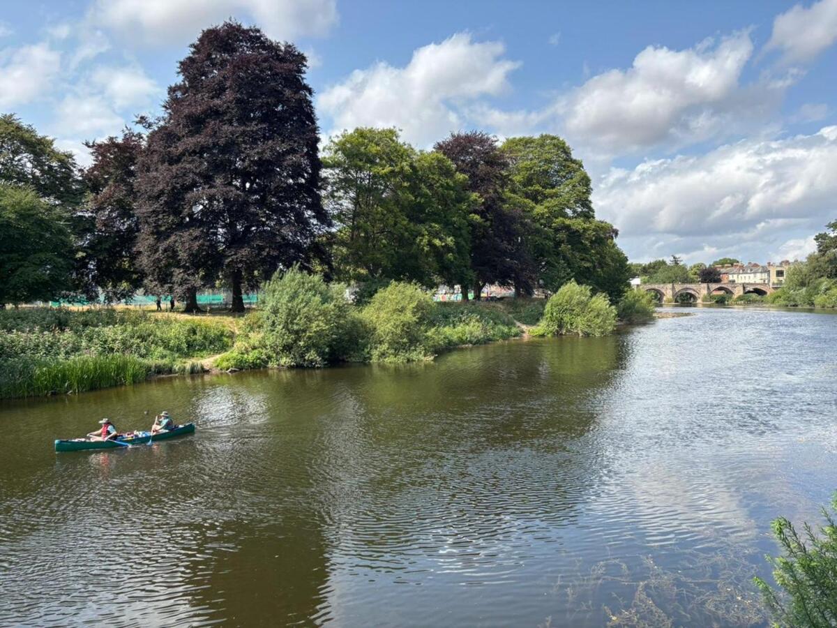 The River Apartment By RentMyHouse - B&B Hereford