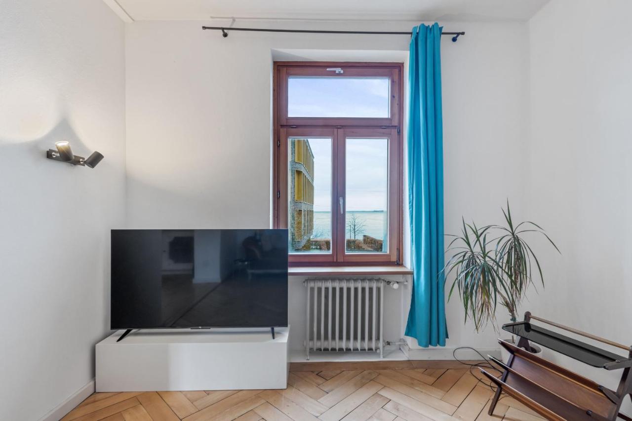 Apartment with Lake View