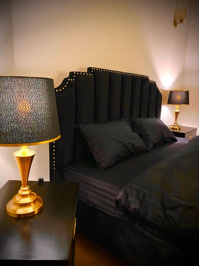 Private 1Bed Apartment -Ac-Wifi-Self-CheckIN - Bed and Breakfast Islamabad