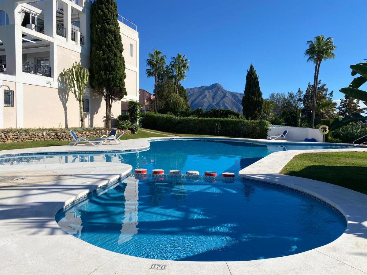 Andalusian House with Golf Course Views - B&B Benahavís
