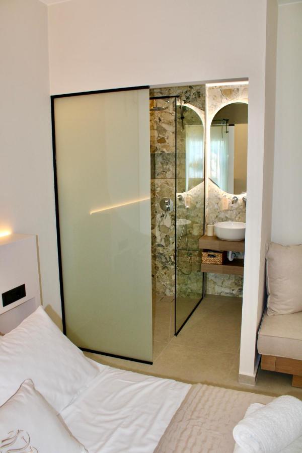 Deluxe Double Room with Balcony and Sea View