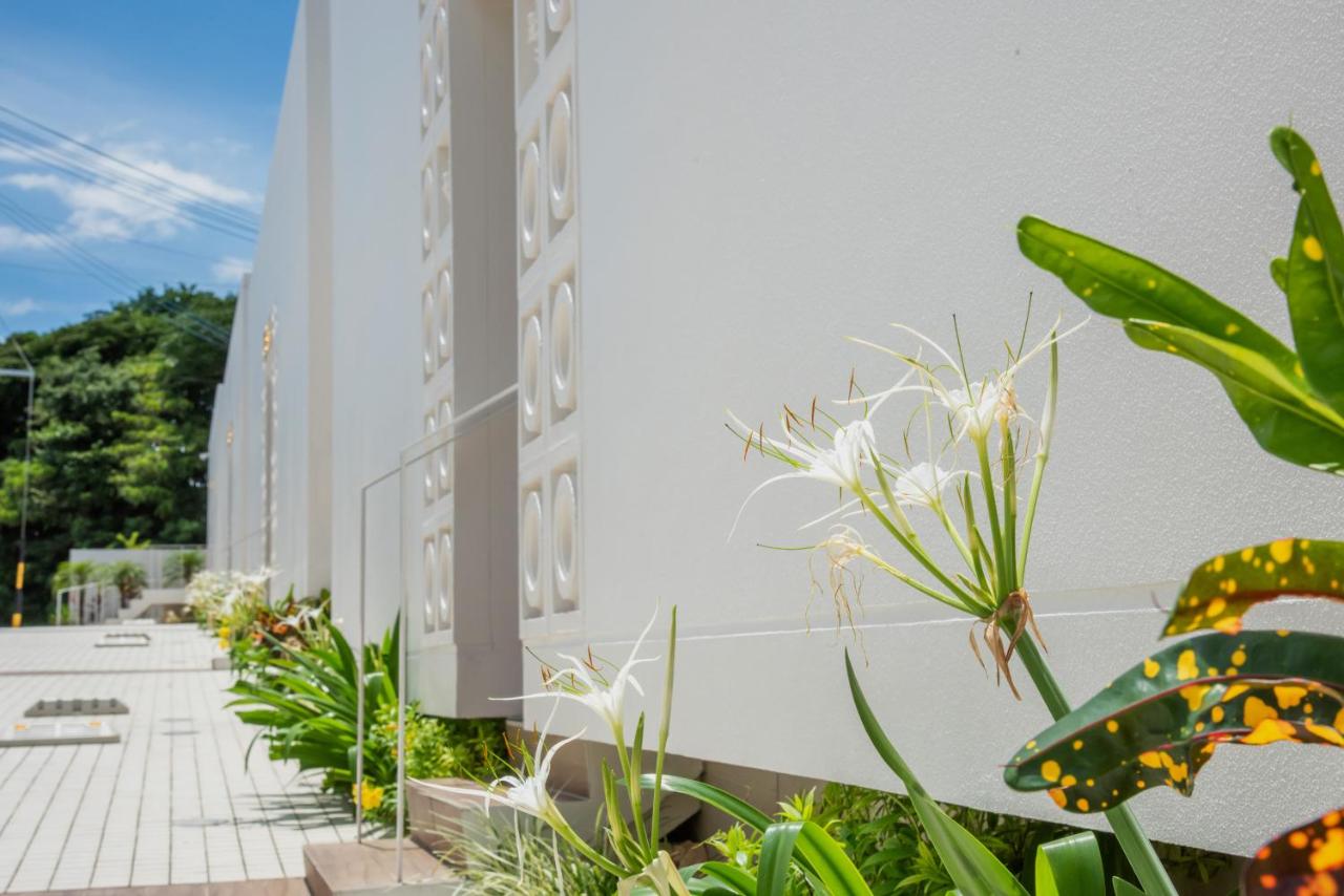 pool villa Sanrriott Okinawa Motobu - B&B Motobu