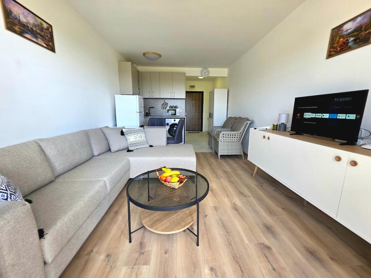 Modern Studio in Shartrez, Shkorpilovsti - Ferienwohnung Shkorpilovtsi