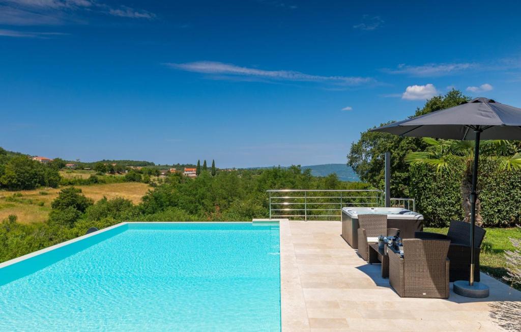 Rustic villa Zvonar with pool in Motovun - B&B