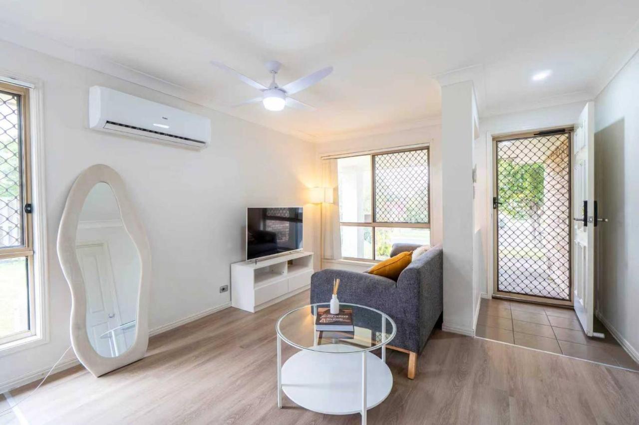 Simple and Comfy Family Home between BNE and Ipswich - B&B