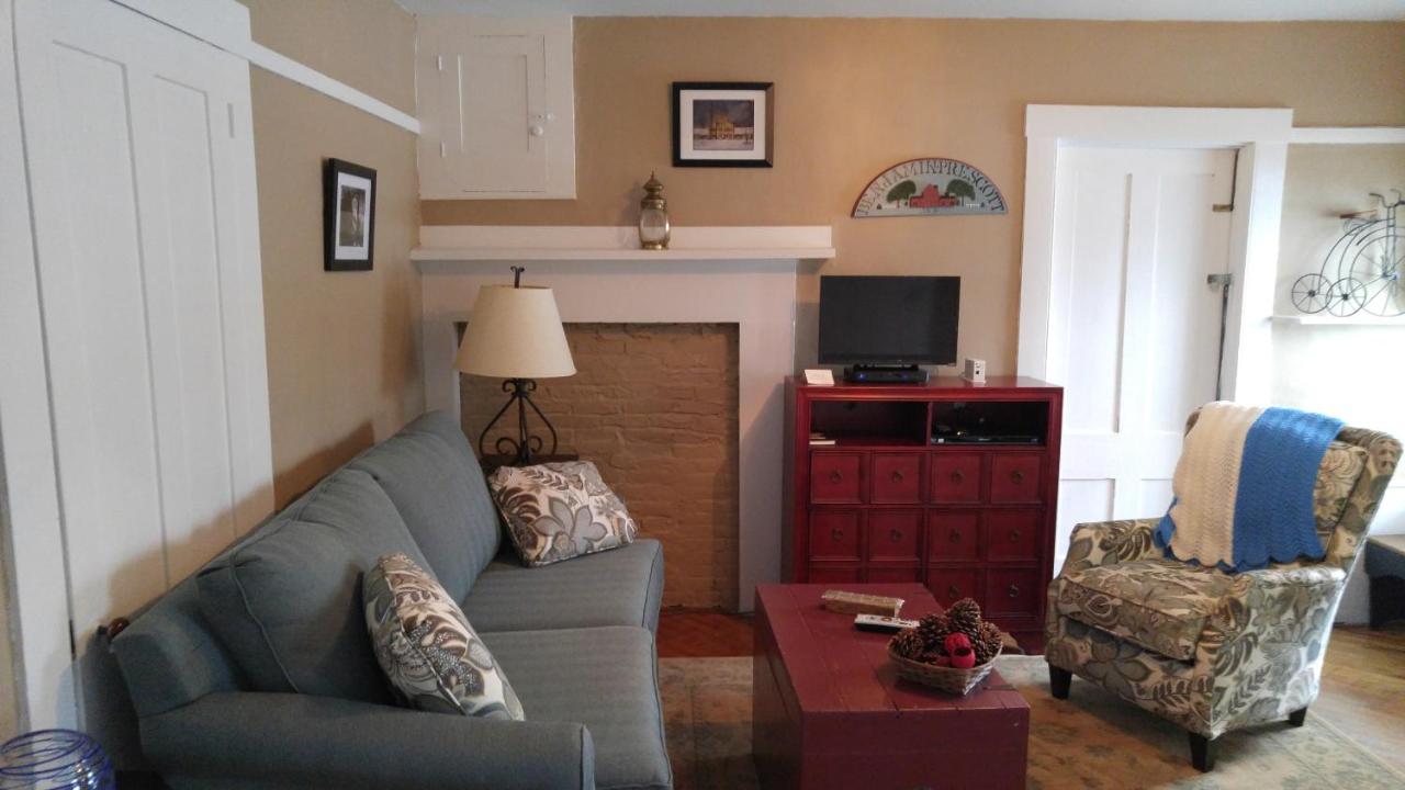 Standard Queen Room