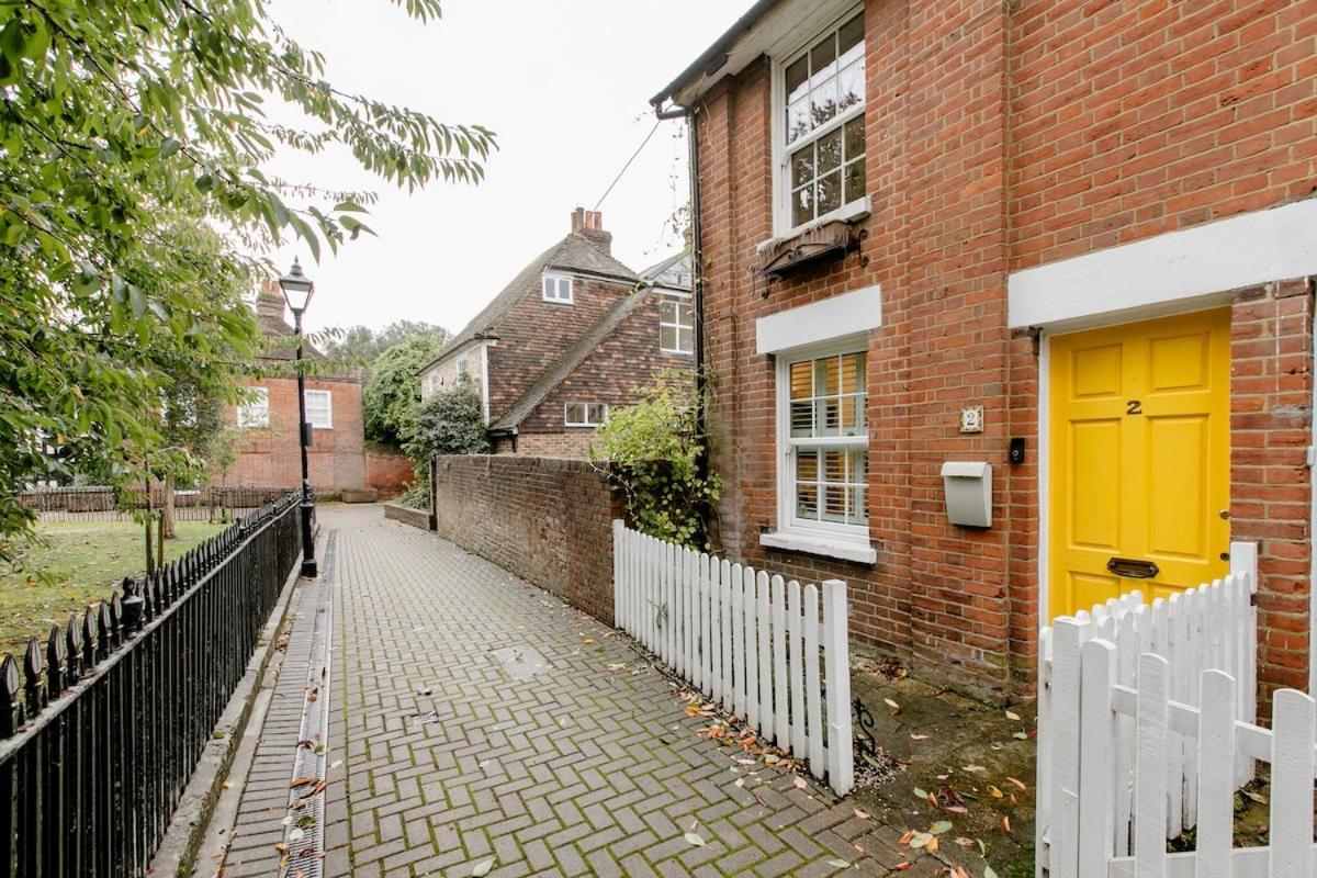 Writers Retreat in the heart of Ashford Town - B&B