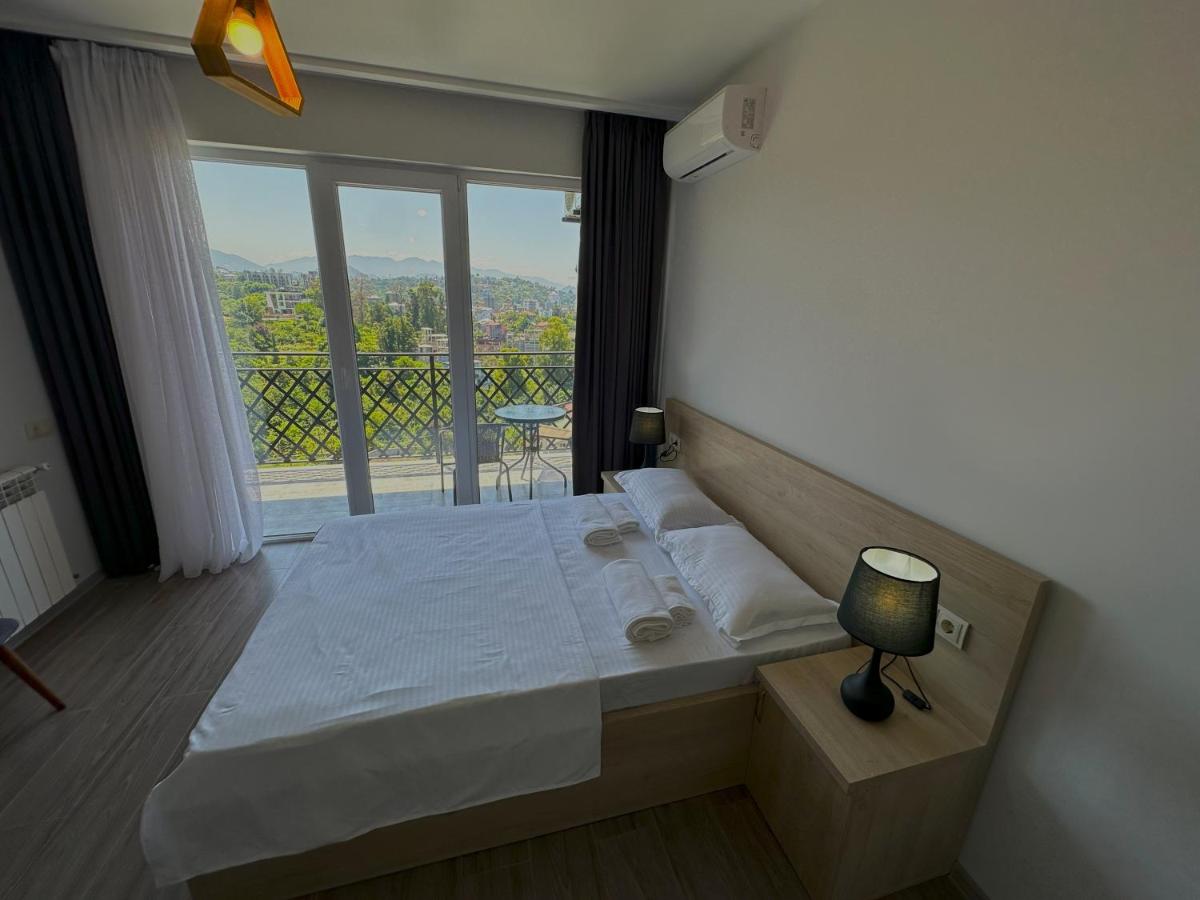 Green House - Studio Apartment with Sea and Mountain view - B&B Batumi