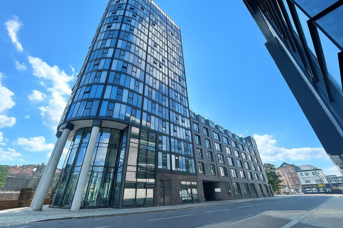iQuarter Apartment - City Centre - Free Secure Parking, Self-Check-In, Fast Wifi and Smart TV by Yoko Property - Chambres d'hôtes Sheffield