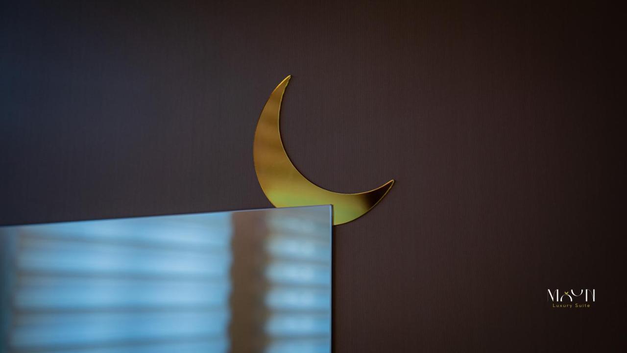 Zimmer mit Kingsize-Bett und Whirlpool