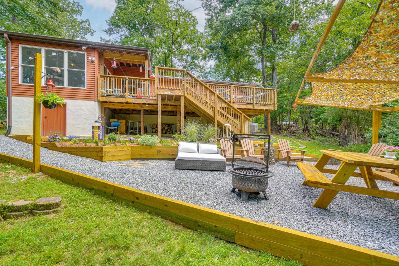 5 Mi to Harpers Ferry NHP: Quiet Home w/ Deck - Ferienwohnung Harpers Ferry