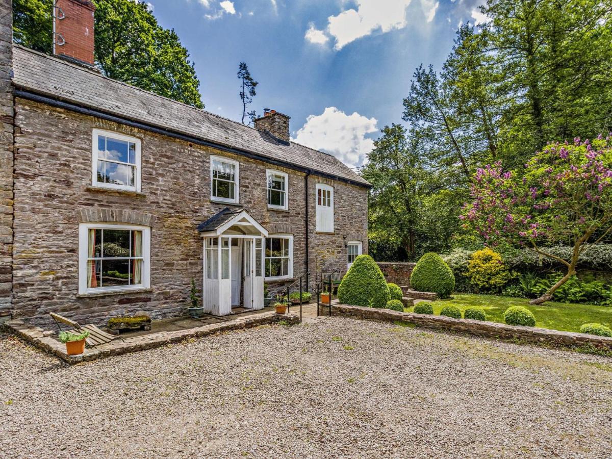 4 Bed in Hay-on-Wye Town BN116 - B&B