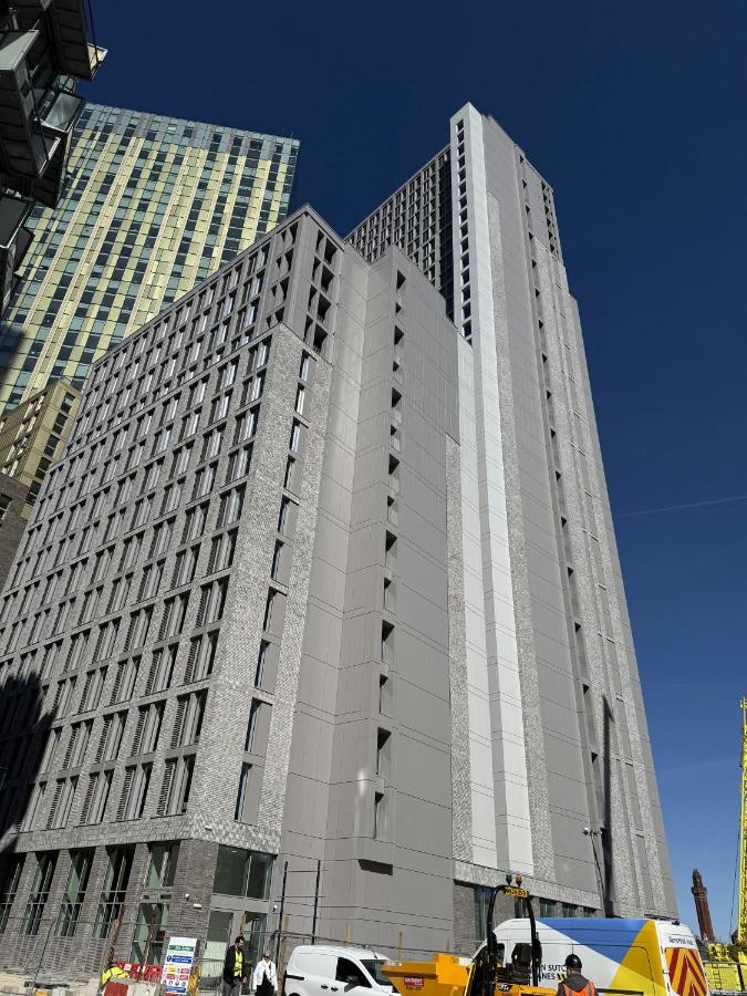 Stunning New 2-Bed Flat in Manchester Perfect for Couples - B&B Manchester