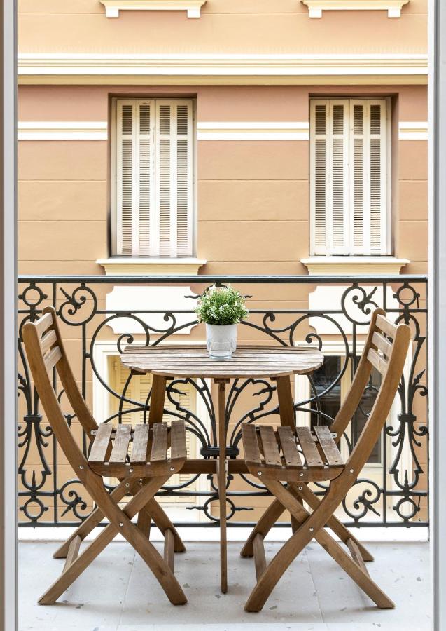 Newly Renovated Apartment with Balcony, AC, Fiber internet - B&B Monte-Carlo