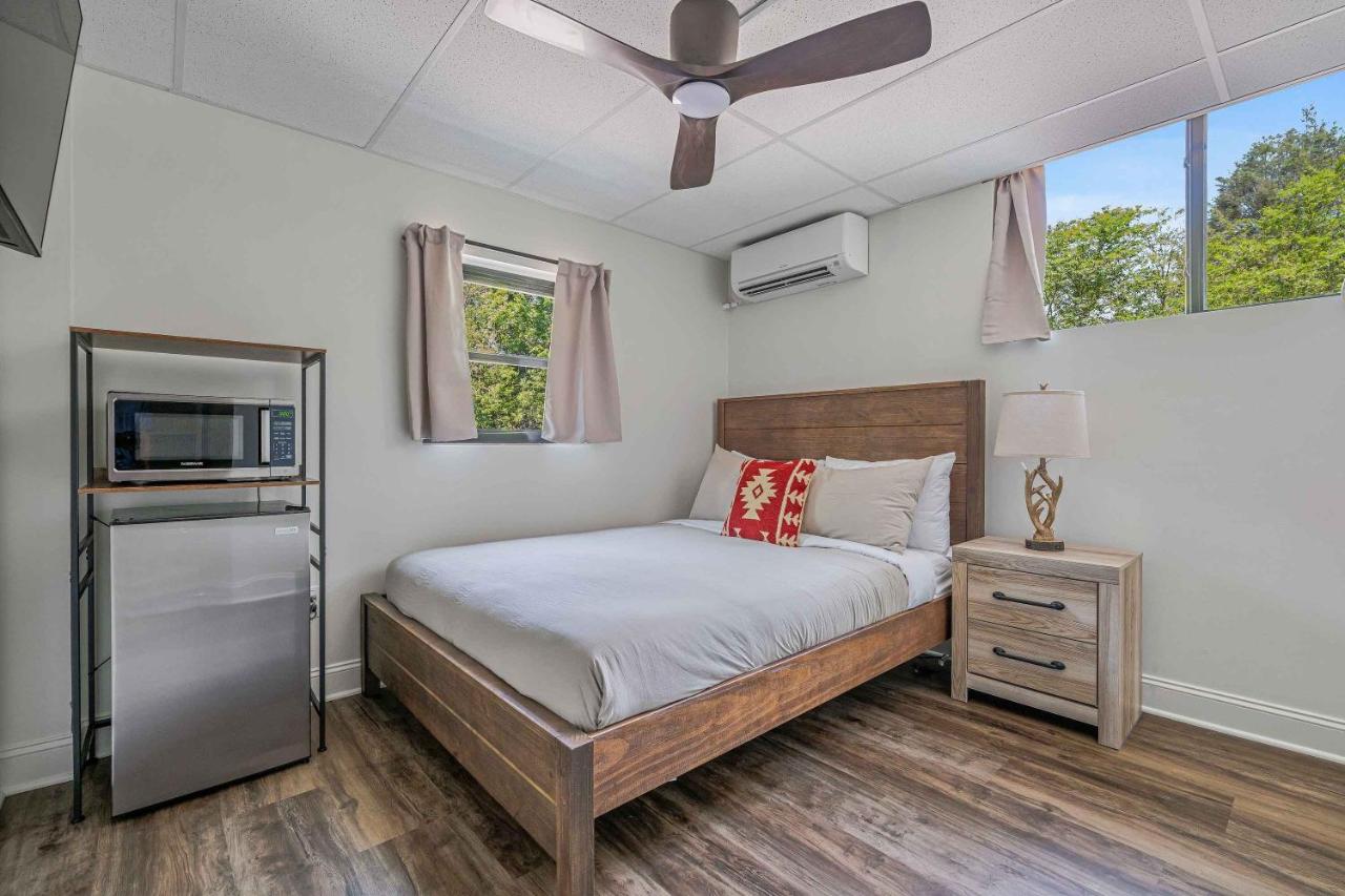 Zimmer mit Queensize-Bett - eigenständiger Check-in mit virtueller Rezeption