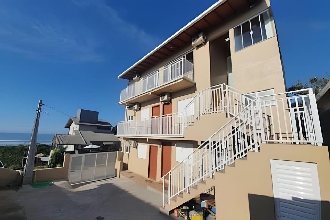 Casa e Kitnets Imbituba Praia da Vila - B&B