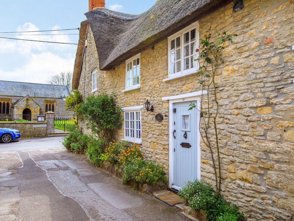 2 Bed in Burton Bradstock DC148 - B&B