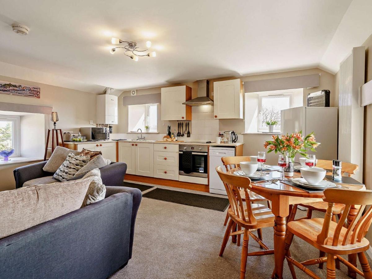 3 Bed in Cosheston 90732 - B&B Cosheston