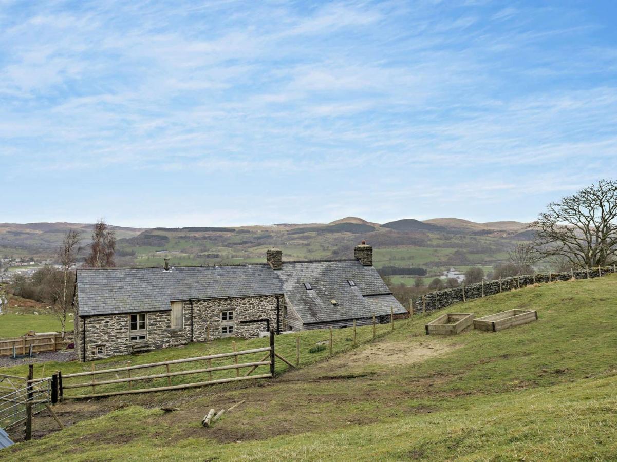 3 Bed in Bala 91365 - B&B Bala