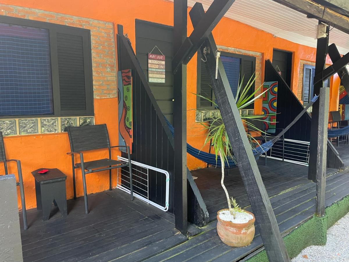 Estudio con balcón