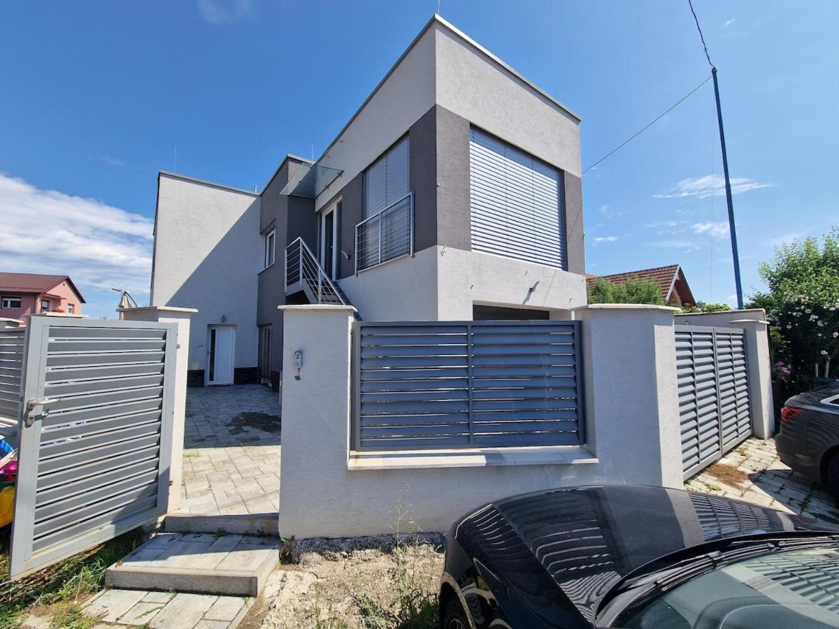 Stylish house terrace and garage - B&B