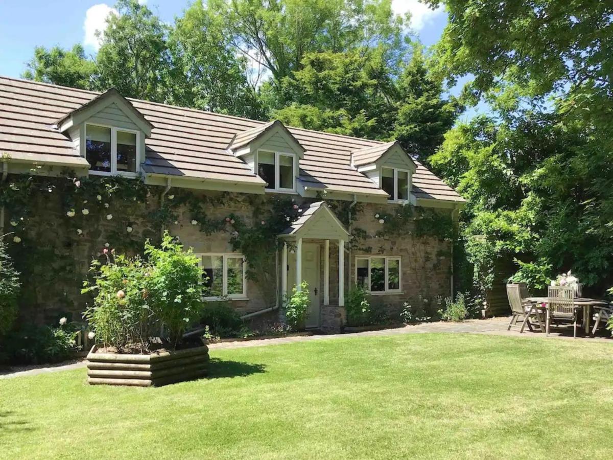 2 Bed in Lyonshall 93321 - B&B