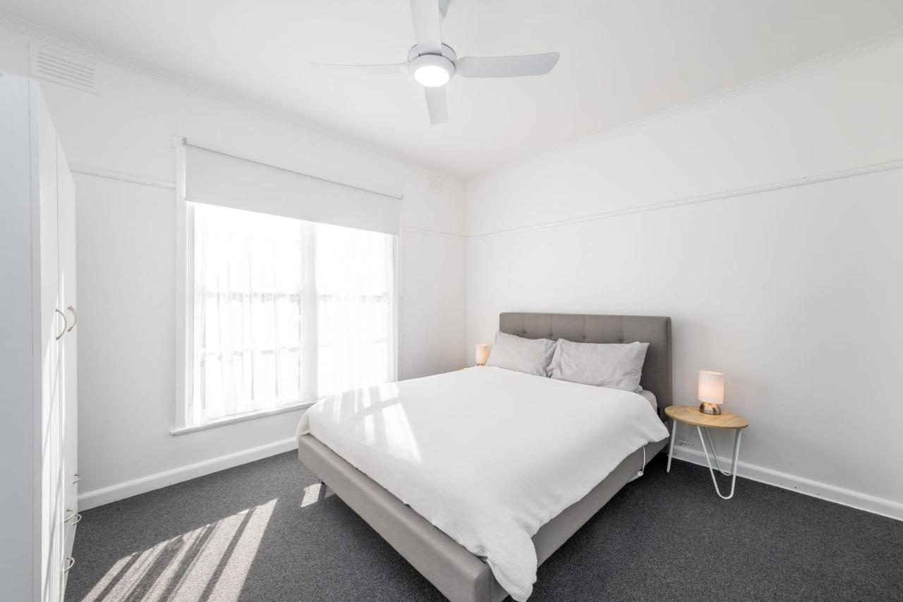 Lil beauty Nth Central near Hosp 3BR Reno w ample parking and Wifi - B&B