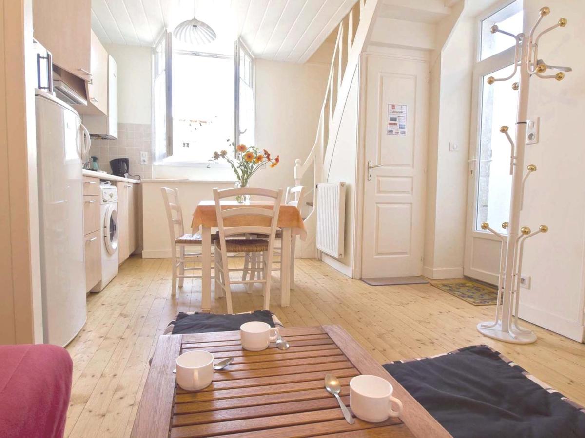 Maison de pêcheur typique à 400m du quai, proche plage, animaux bienvenus, WiFi en option - FR-1-92-671 - Chambres d’hôtes Les Sables d'Olonne