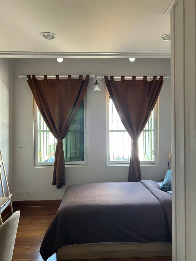 Private house in chinatown 5 Mins walk MRT Samyot 15 Mins Iconsiam - B&B
