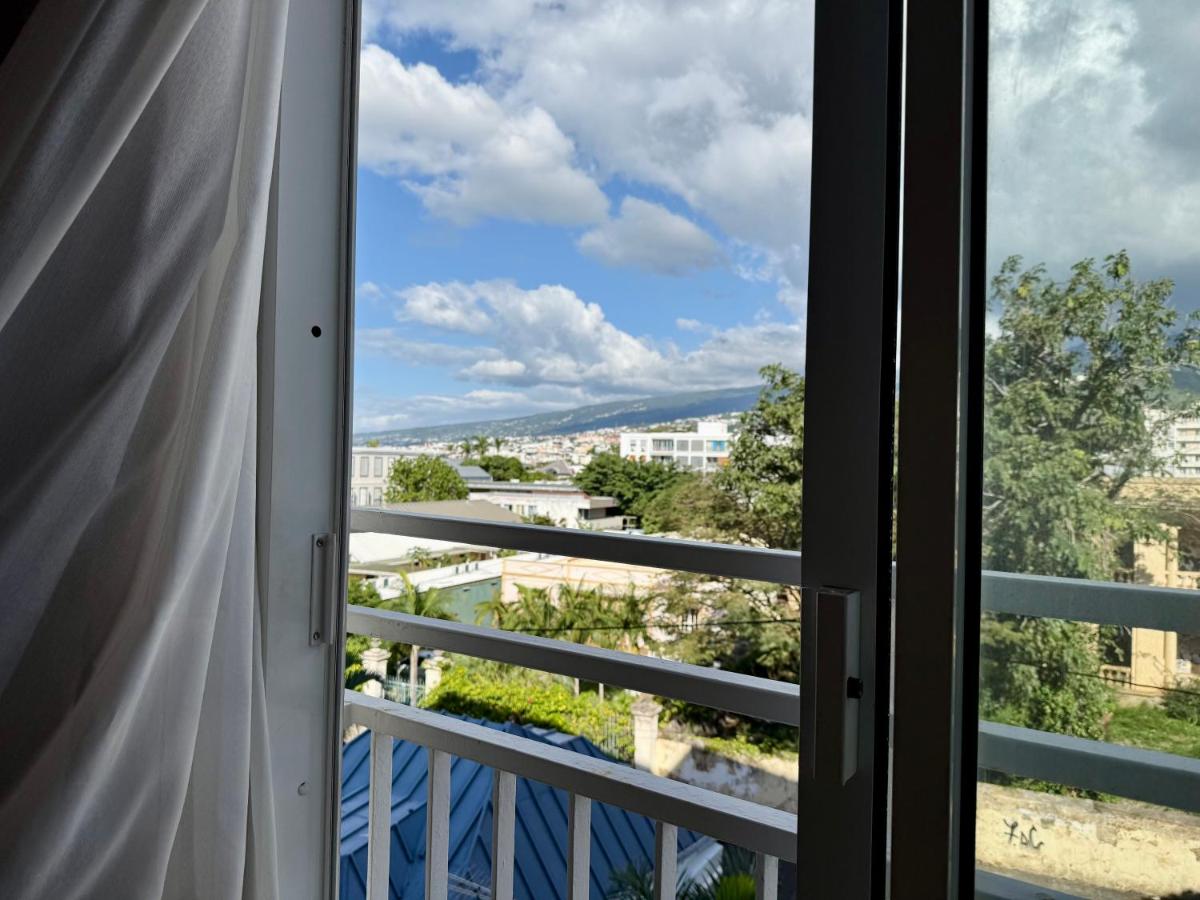 Perle au centre ville avec vue mer et montagne - B&B Saint-Denis