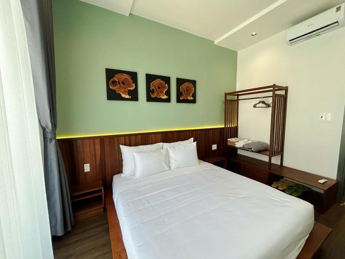 One-Bedroom Apartment with Balcony