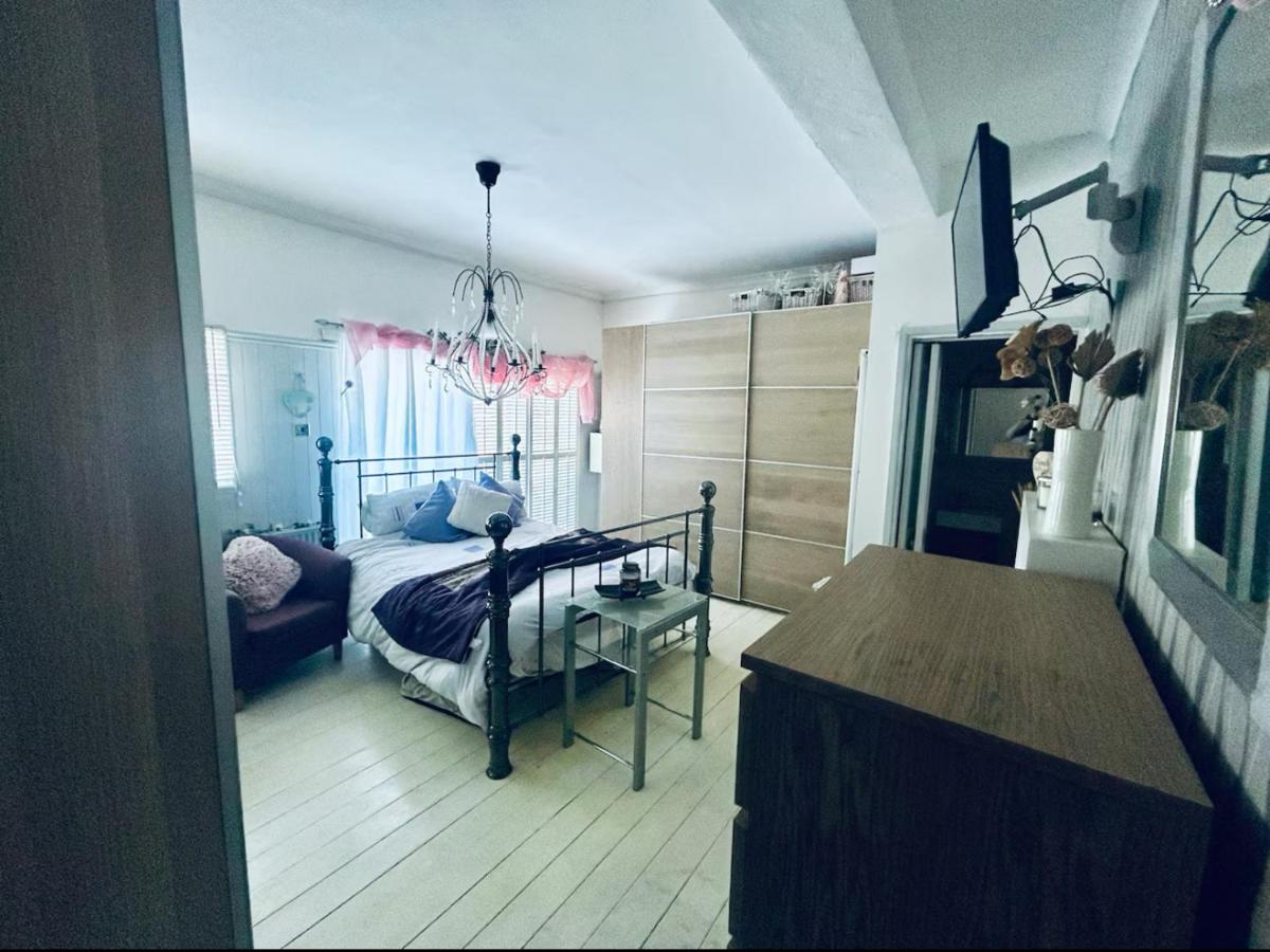 Private room with en-suite and private entrance - Bed and Breakfast Porth