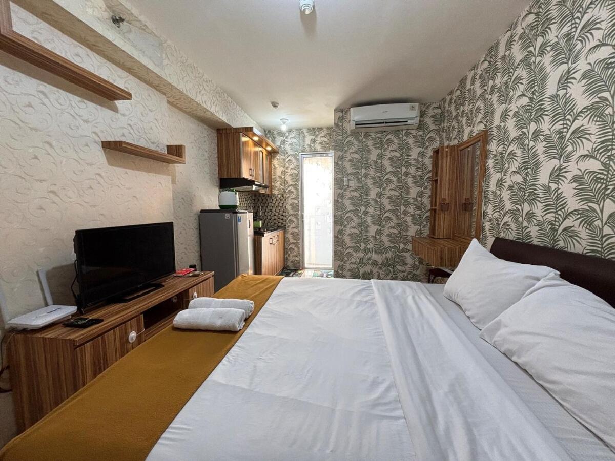 Netflix and Chill studio at Bassura City - B&B