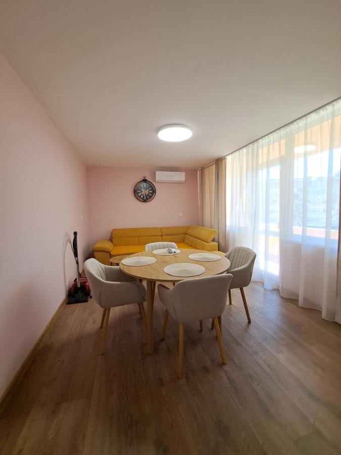 апартамент Кокиче - Chambres d’hôtes Razgrad