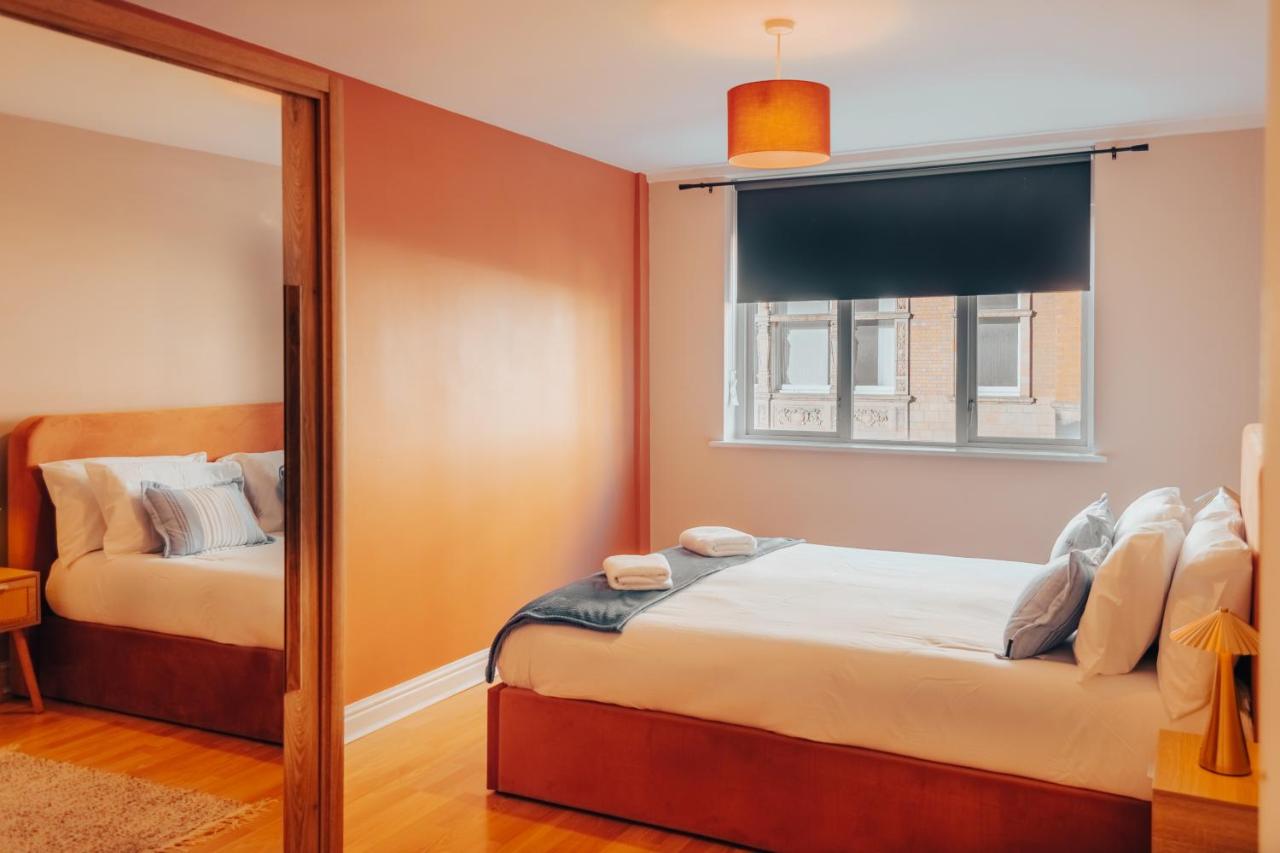 Central Manchester Gem with Stylish 2BR Retreat and Free Carpark - B&B Manchester
