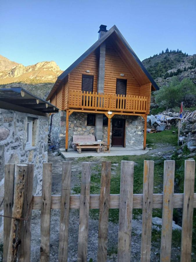 Guest House Tofaj - Bed and Breakfast Deçan