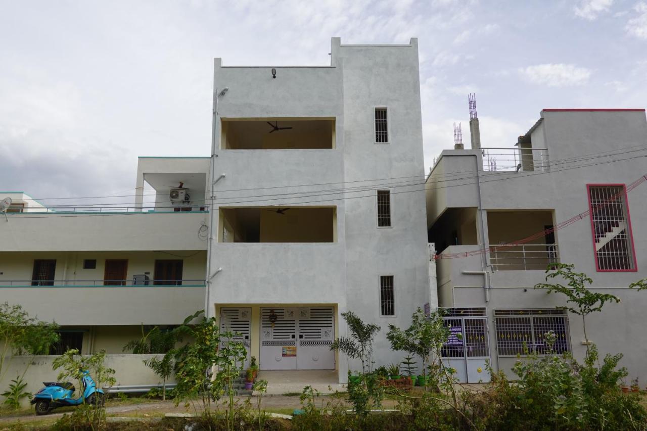 Sivan Paadham Nilayam Guest House - B&B