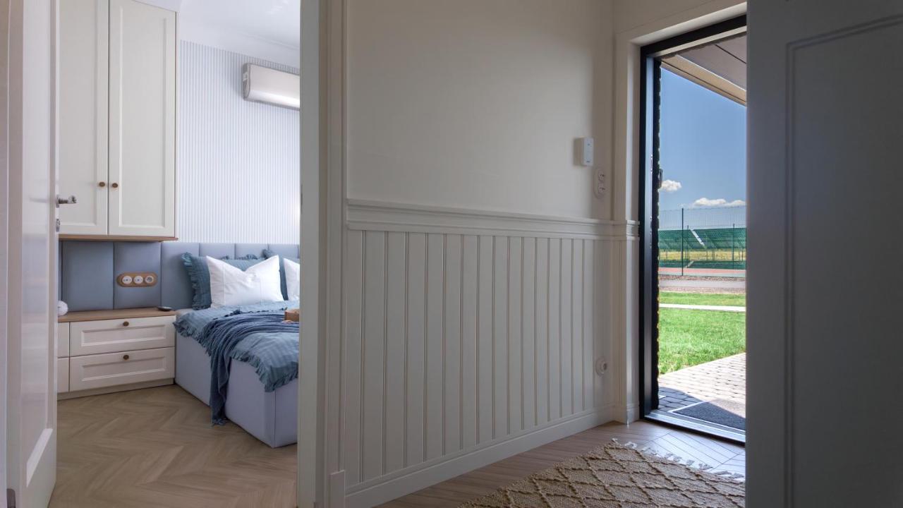 One-Bedroom Apartment with Lake View