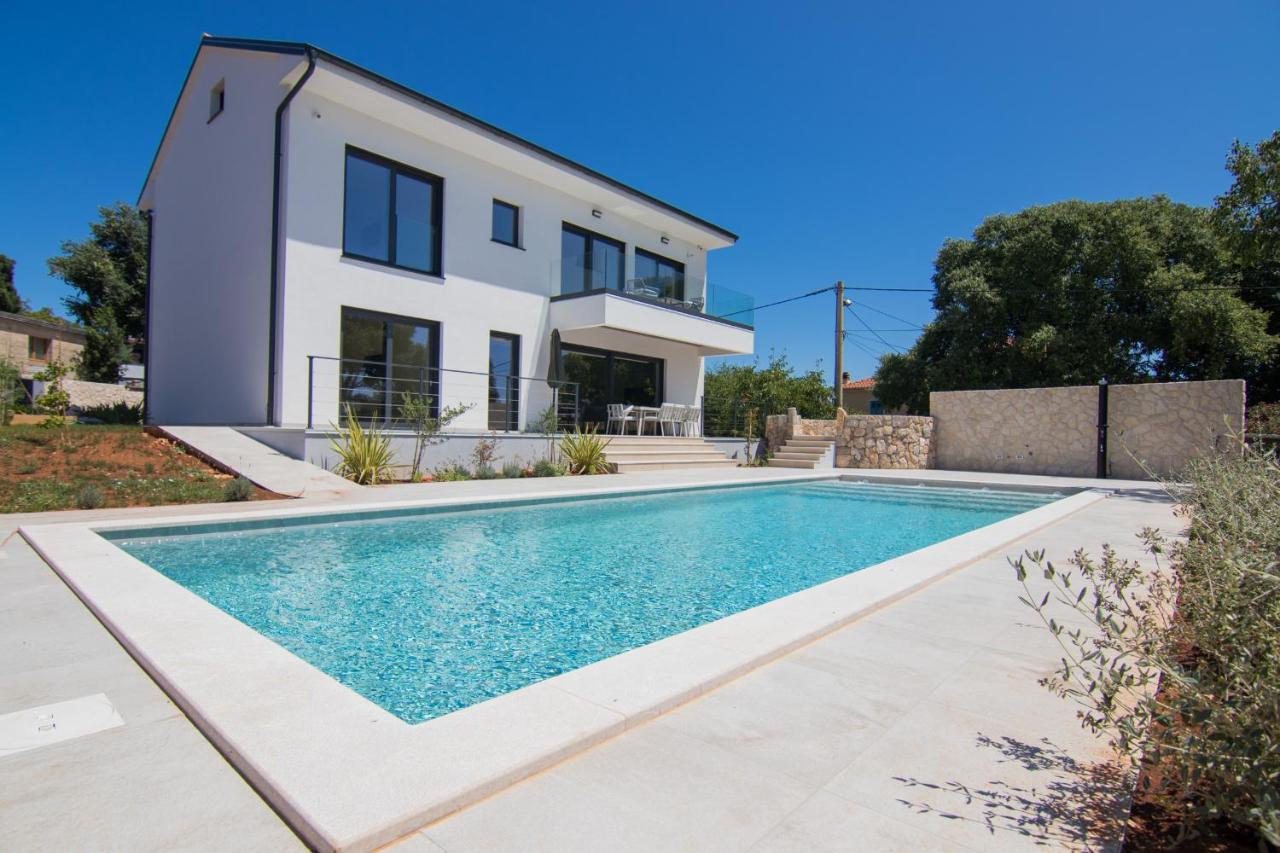 Villa Lumiere - Bed and Breakfast Garica