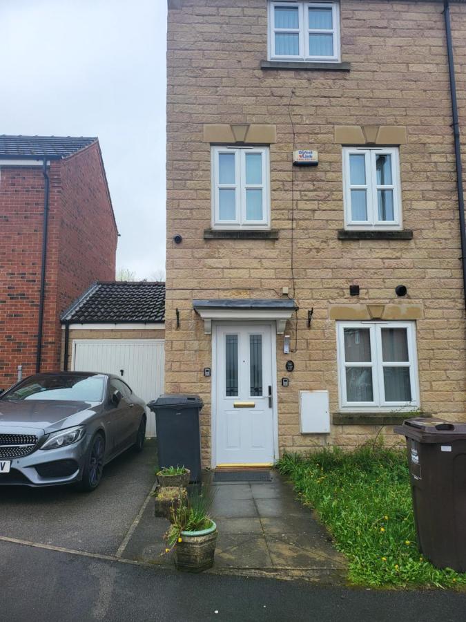 Large Modern House with Private Parking - Bed and Breakfast Heeley