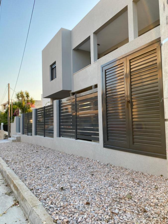 Meintis Apartments Rafina - B&B