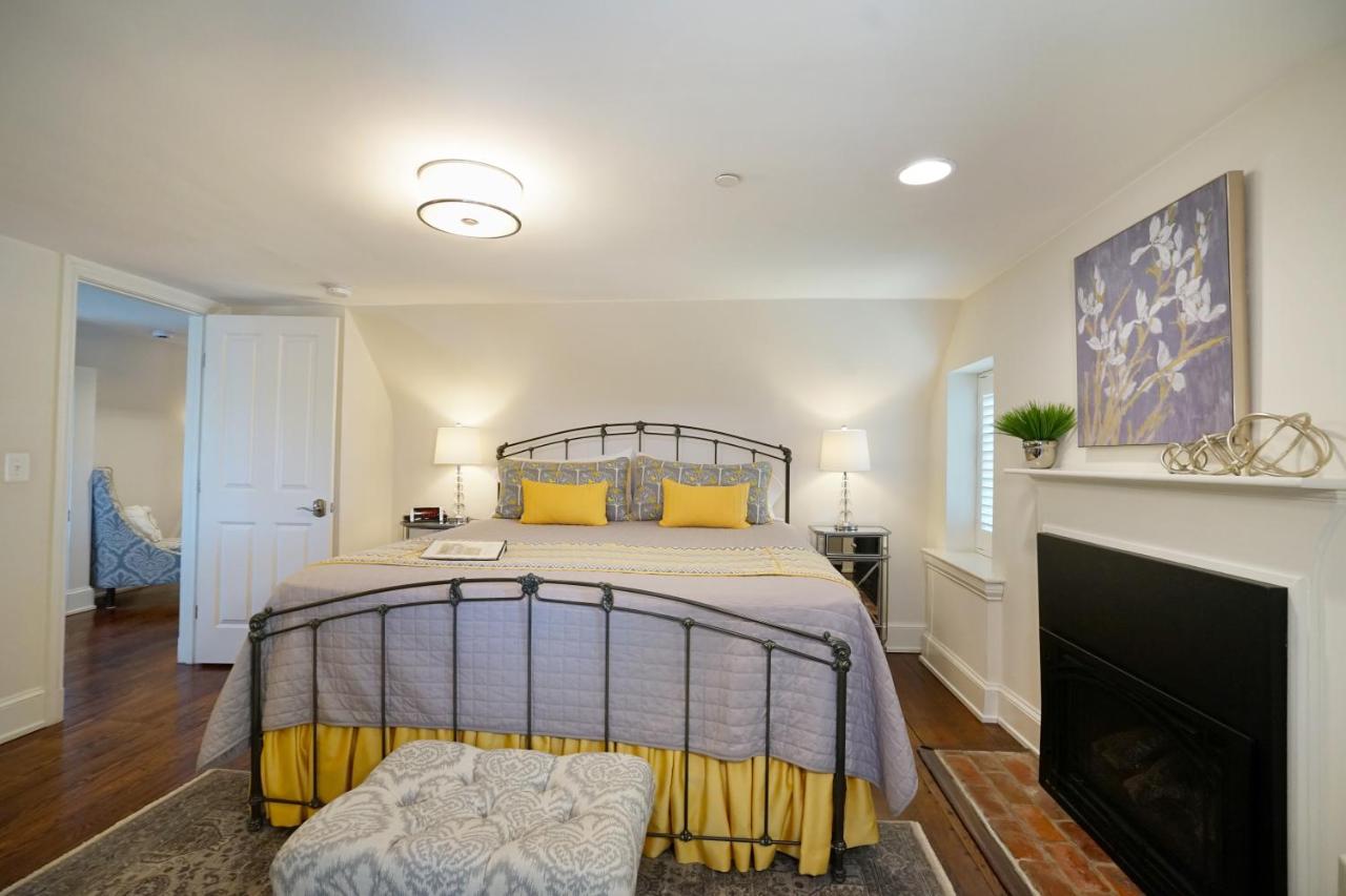 King Studio with Sofa Bed
