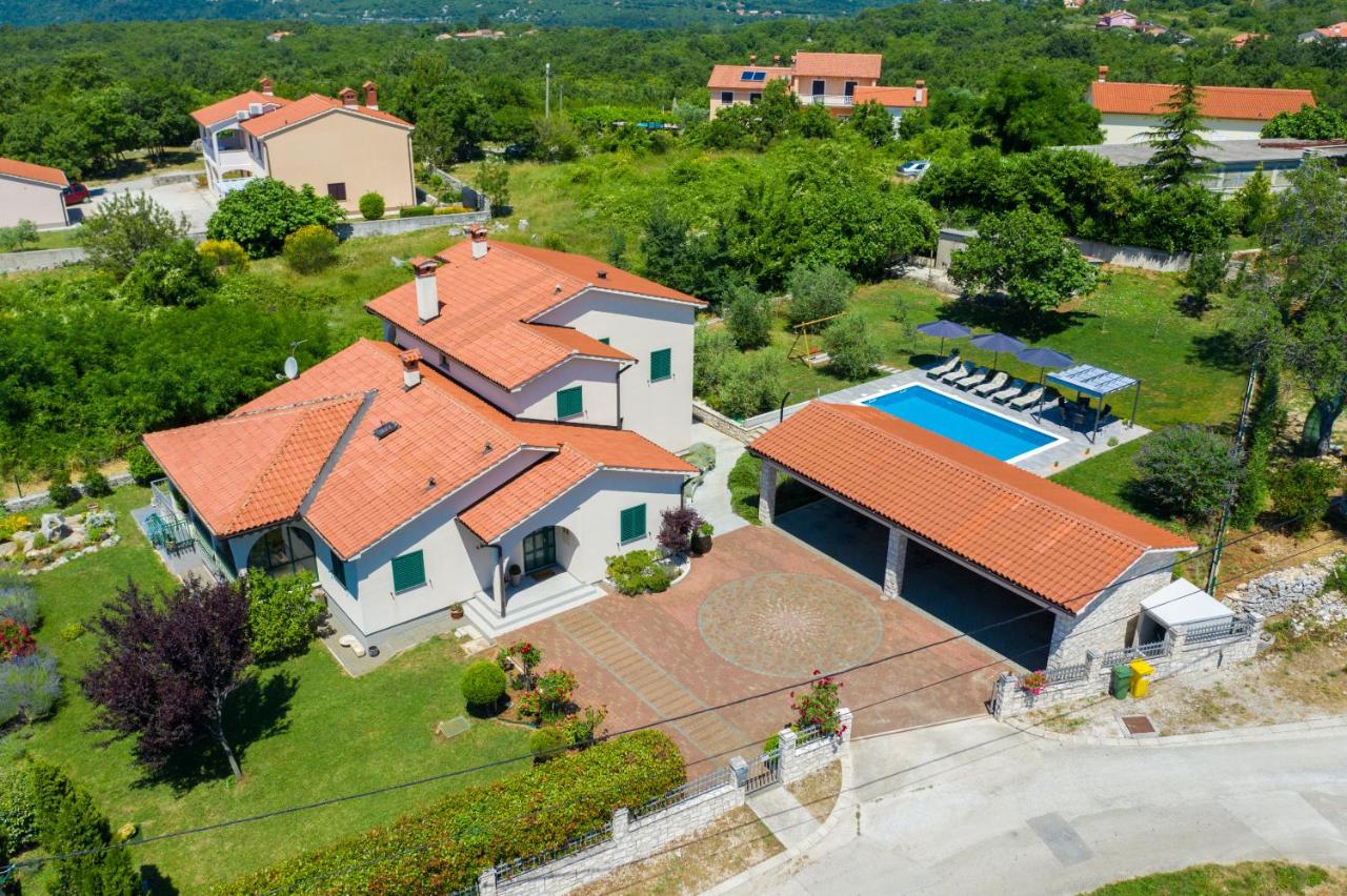 Holiday House OLIVE GROVE with pool and garden - B&B Albona