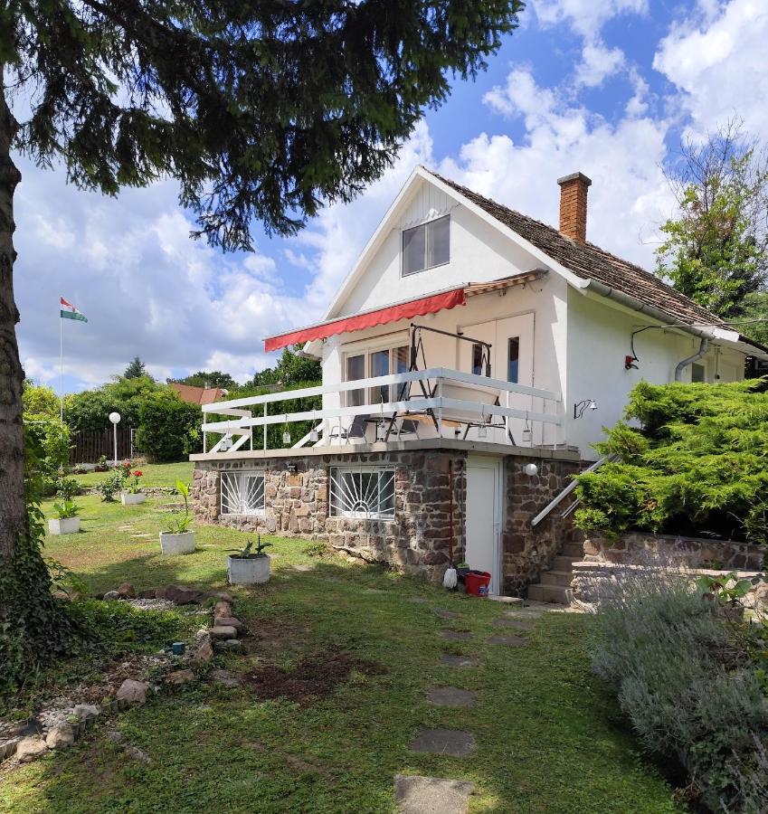 Paloznak Retrospektiv - B&B