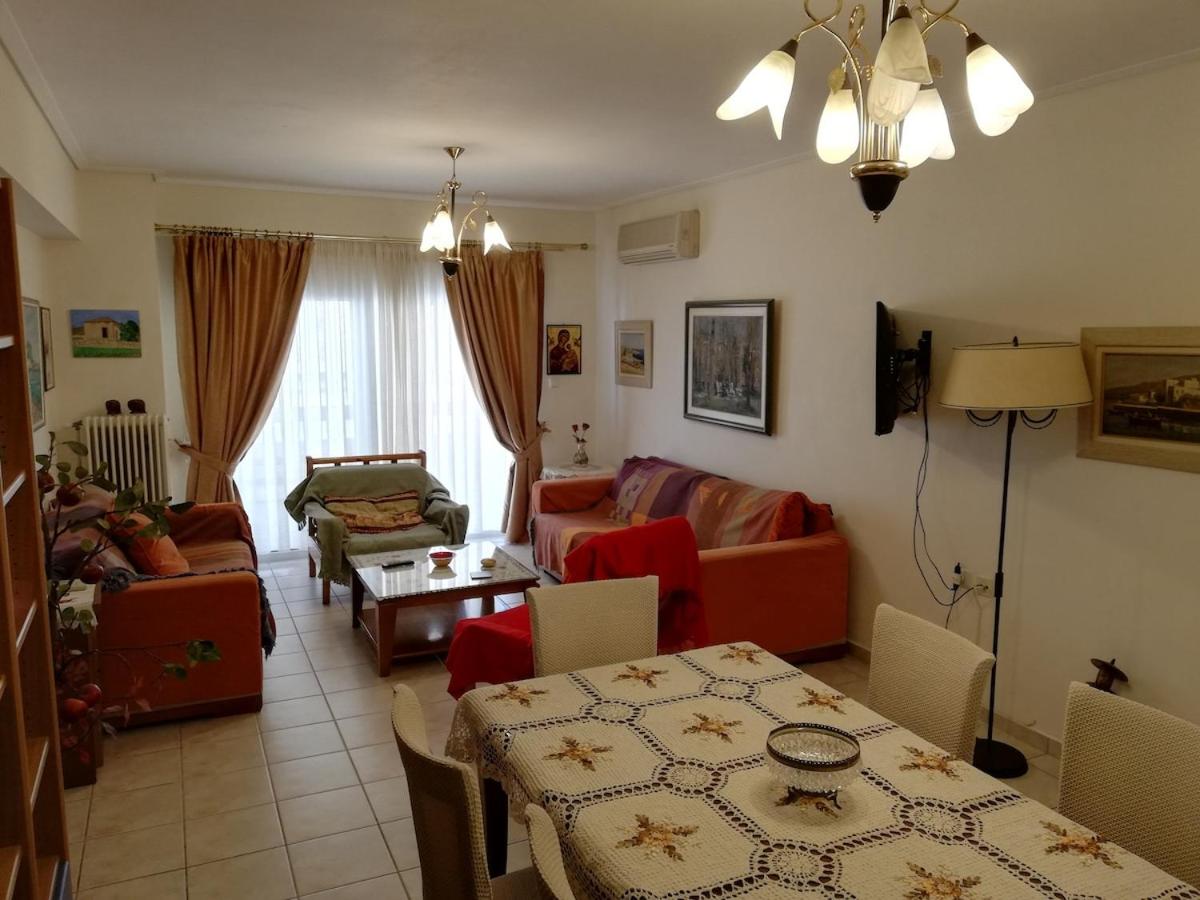 TRAVELING TO THE BEAUTY and the HISTORY OF GREECE - B&B Lamía