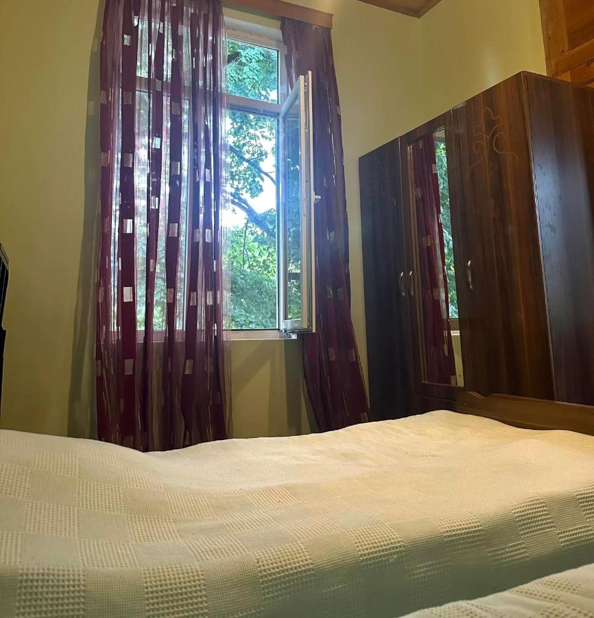 Kleines Zweibettzimmer