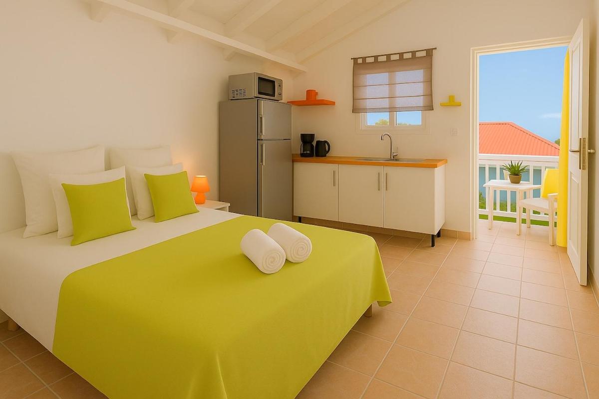 Studio Karaib à 15mn à pied de la plage du bourg - B&B Sainte-Anne