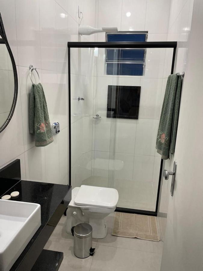 Apartamento novo com garagem e ar condicionado - B&B São Lourenço