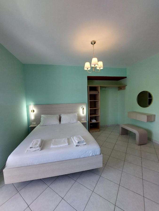 Studio Apartment with One Double Bed